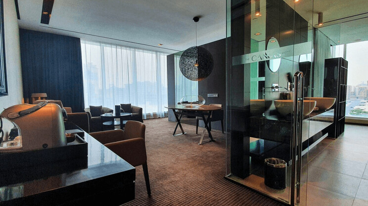 Executive Suite with 1 King-Size Bed and Executive Lounge Access 